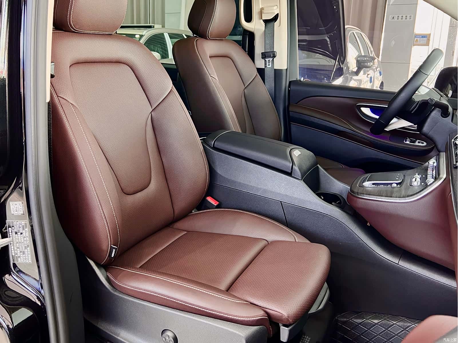 Mercedes-Benz V-Class, 2025 8