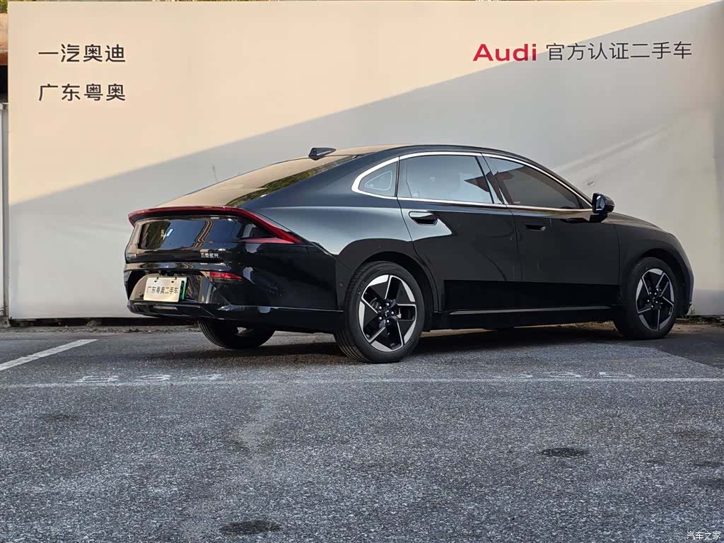 Wuling Starlight, 2025 все фото