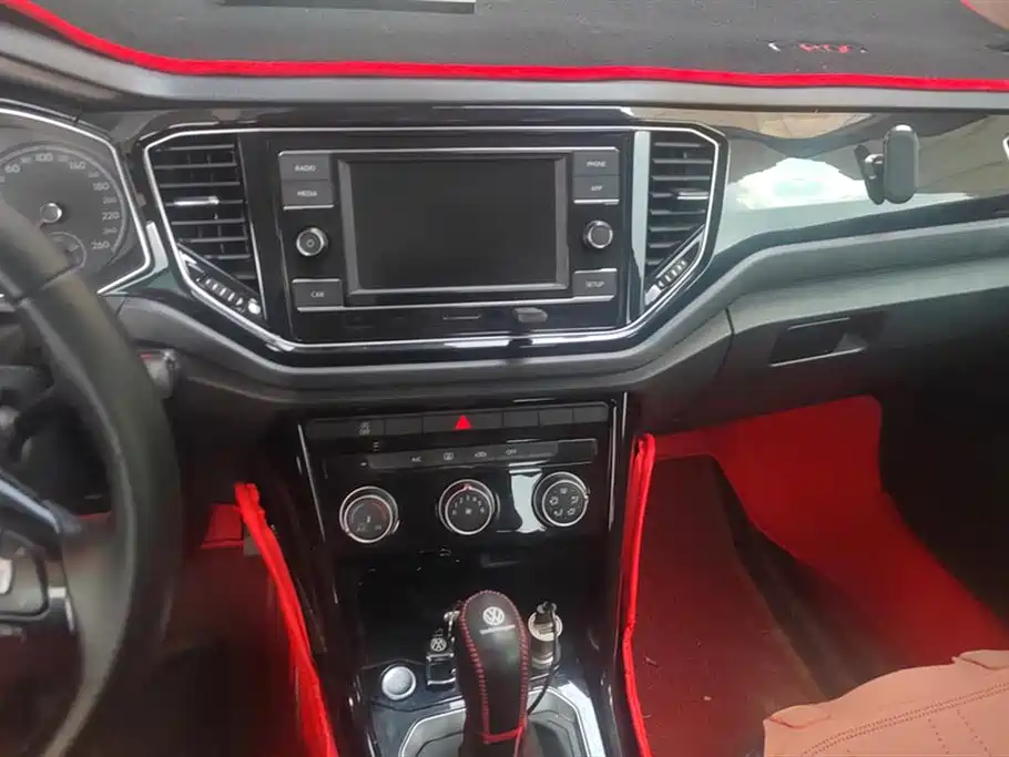 Volkswagen T-ROC exploring Songs