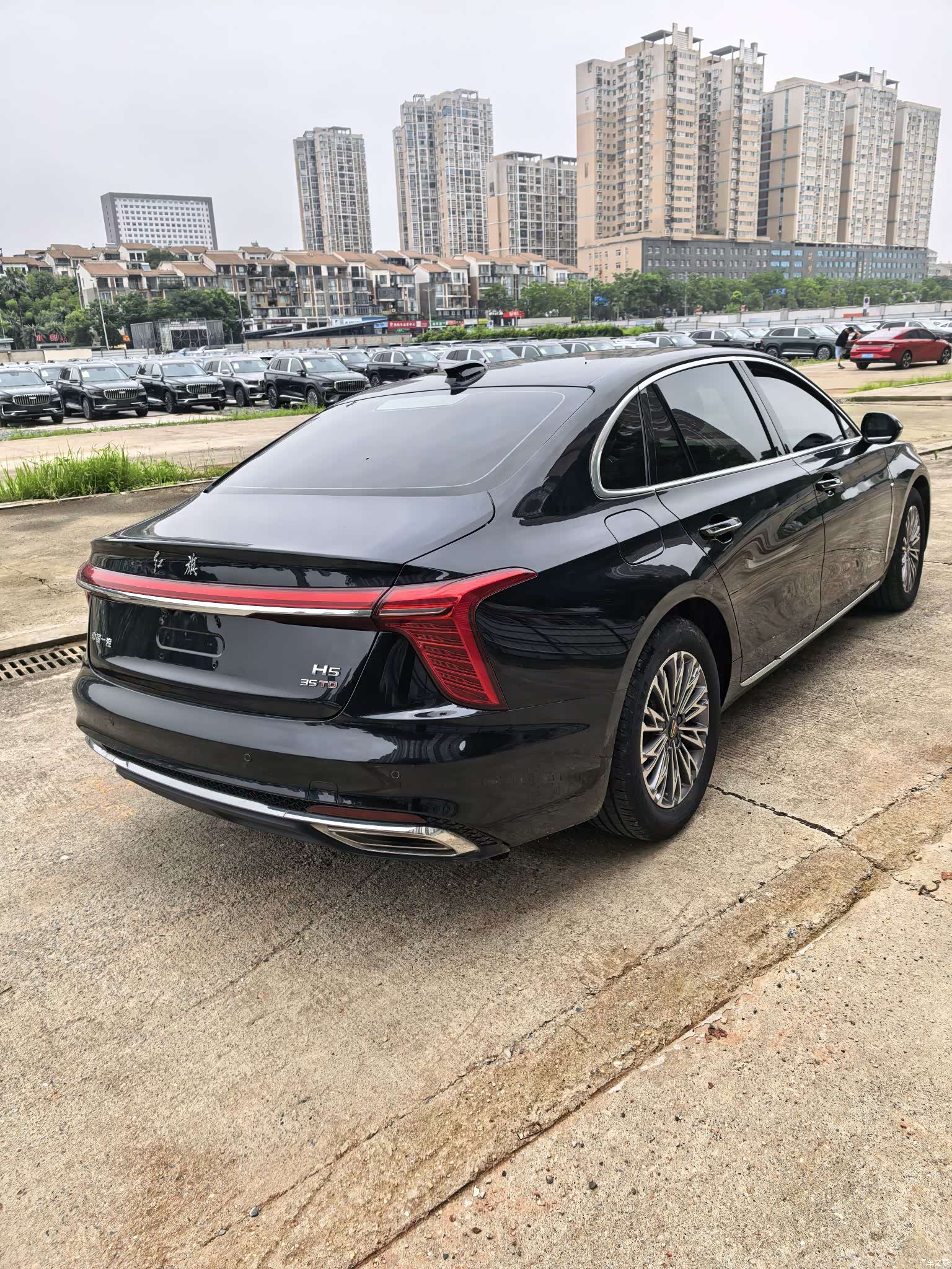 Hongqi H5, 2023 10