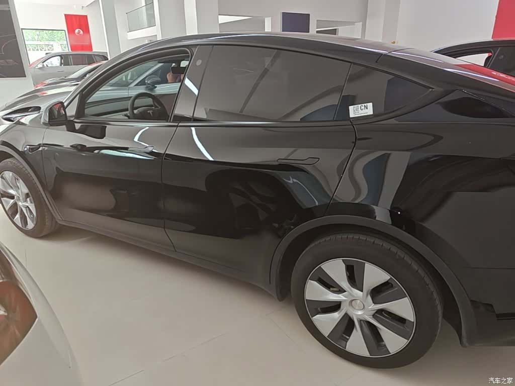 Tesla Model Y, 2023 23