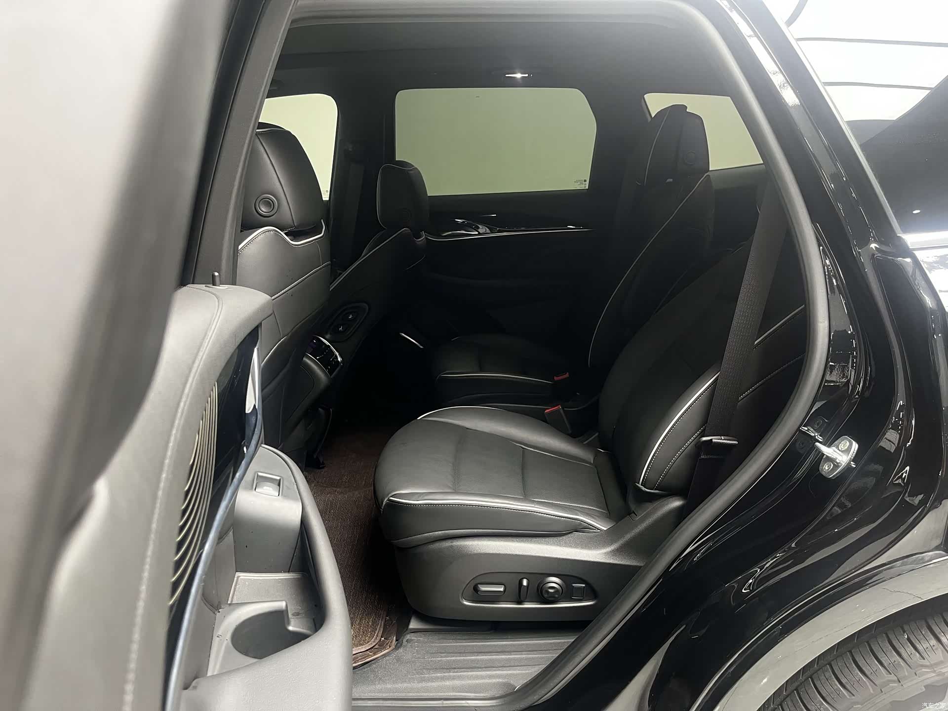 Buick Enclave, 2024 11