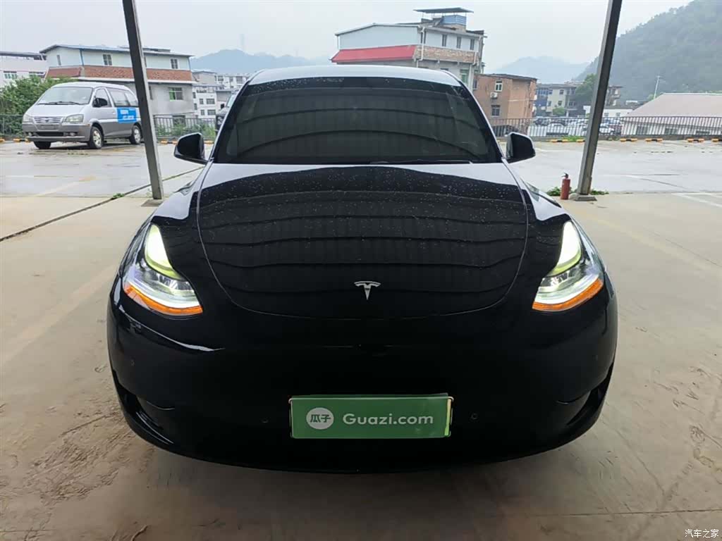 Tesla Model Y, 2023 3