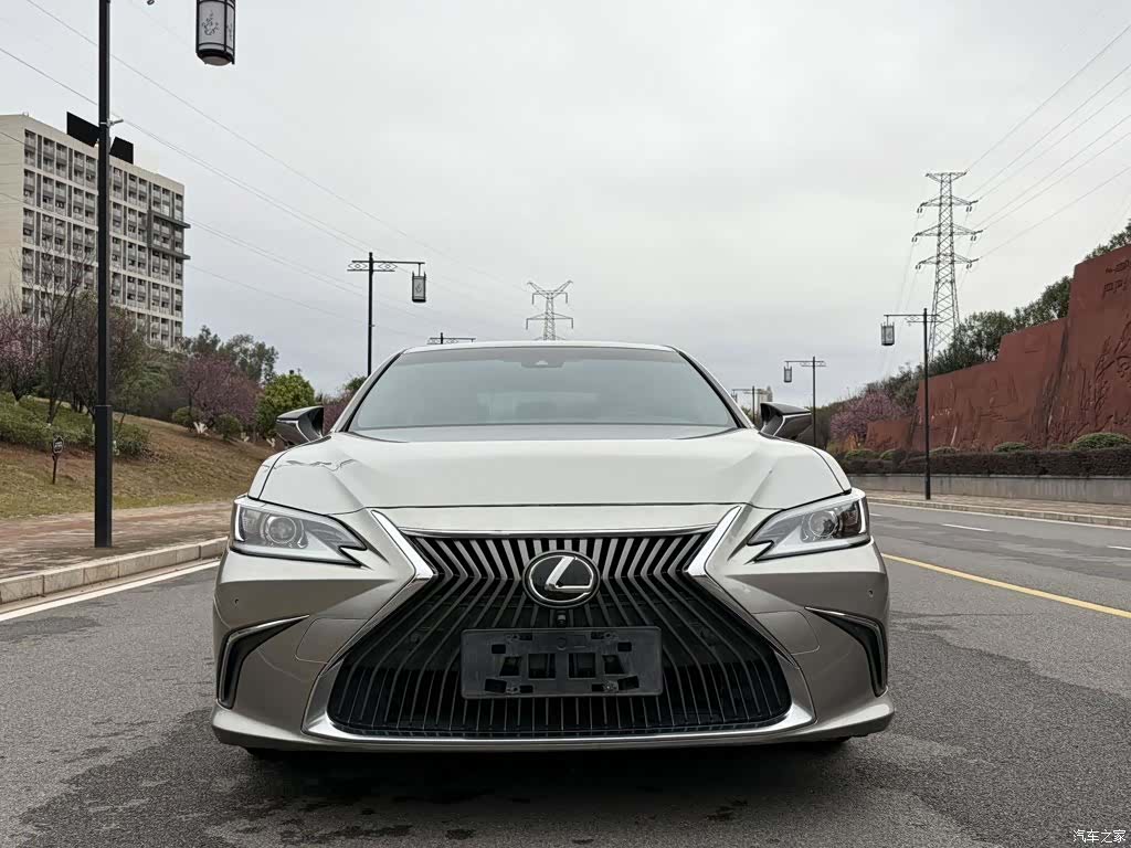 Lexus ES, 2019 2