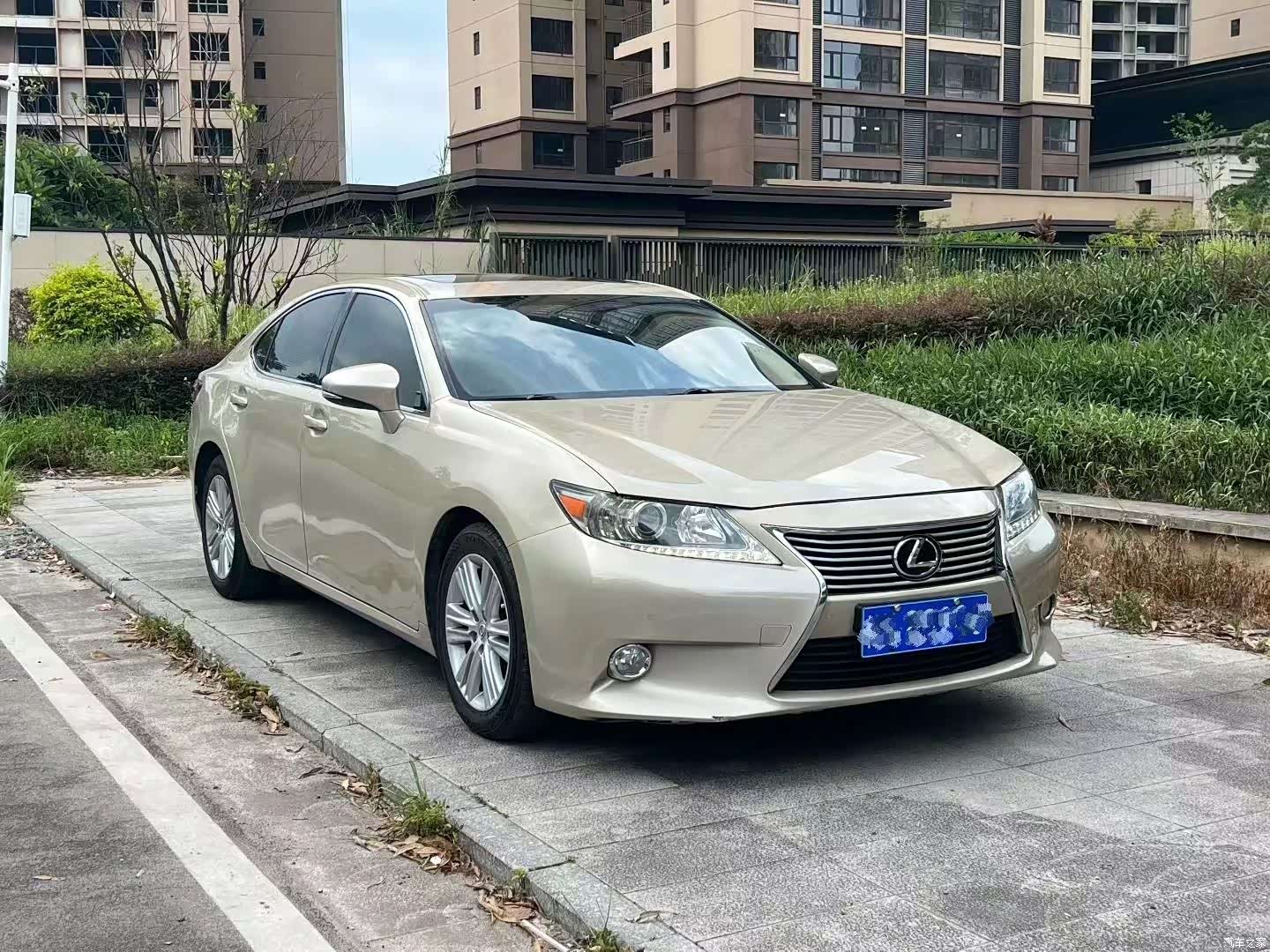 Lexus ES, 2013 3