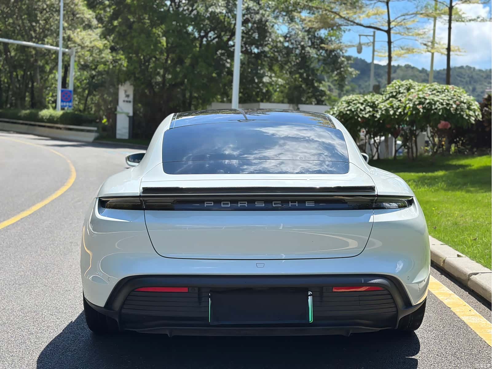 Porsche Taycan, 2021 14