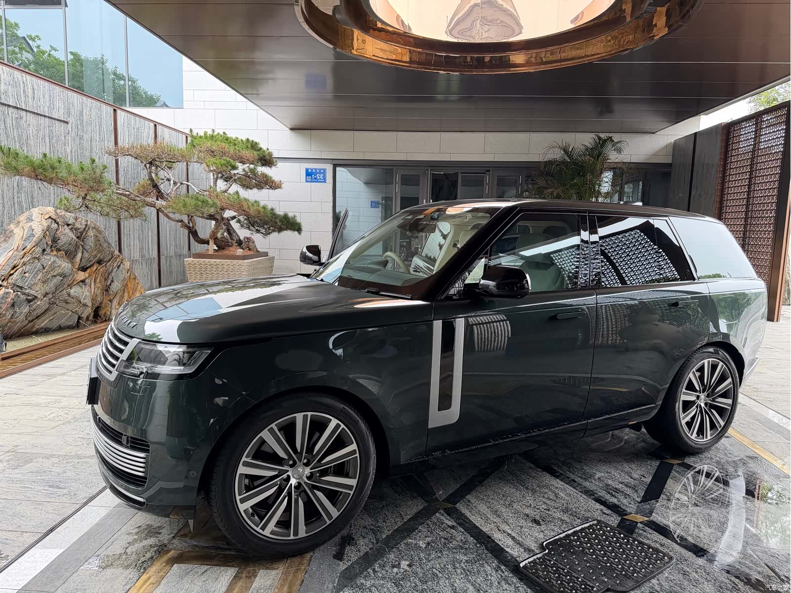 Land Rover Range Rover, 2024 17
