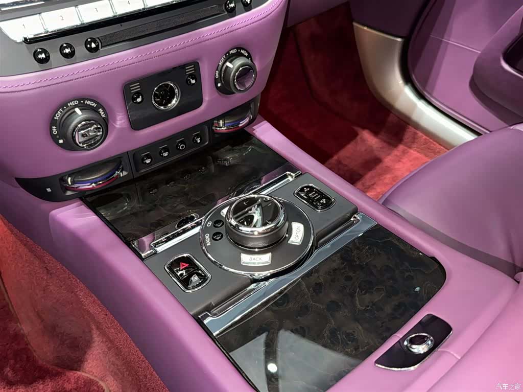 Rolls-Royce Wraith, 2017 11