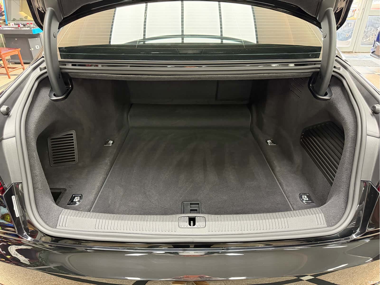 Audi A8L, 2021 40