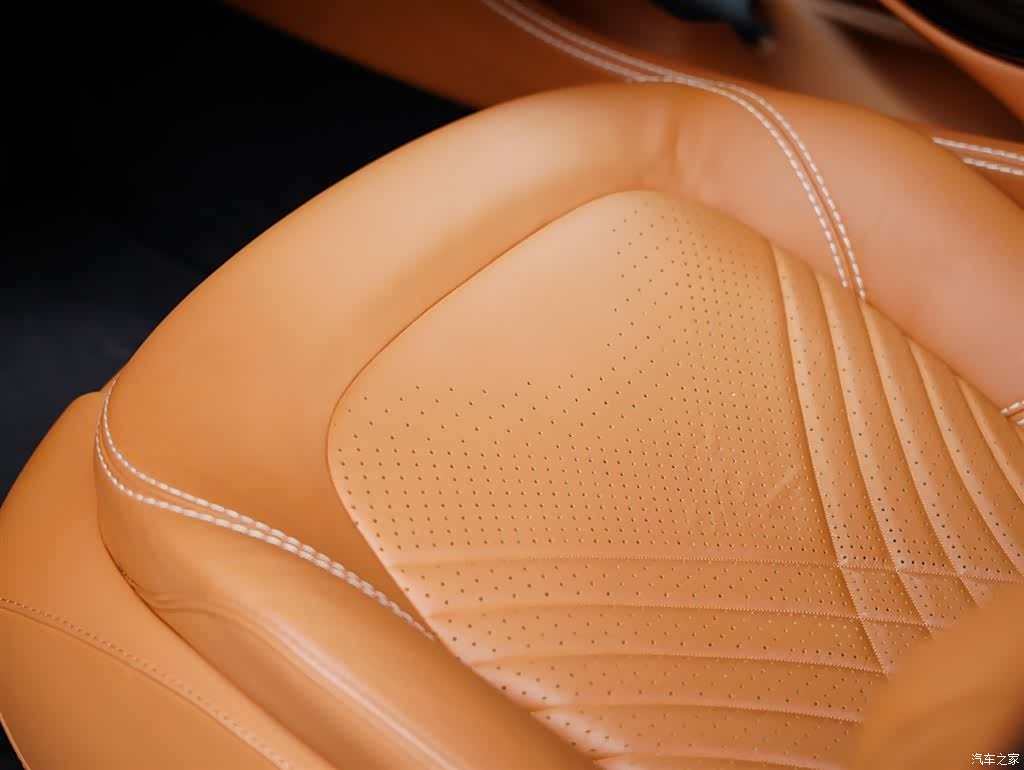 Aston Martin DBX, 2023 35