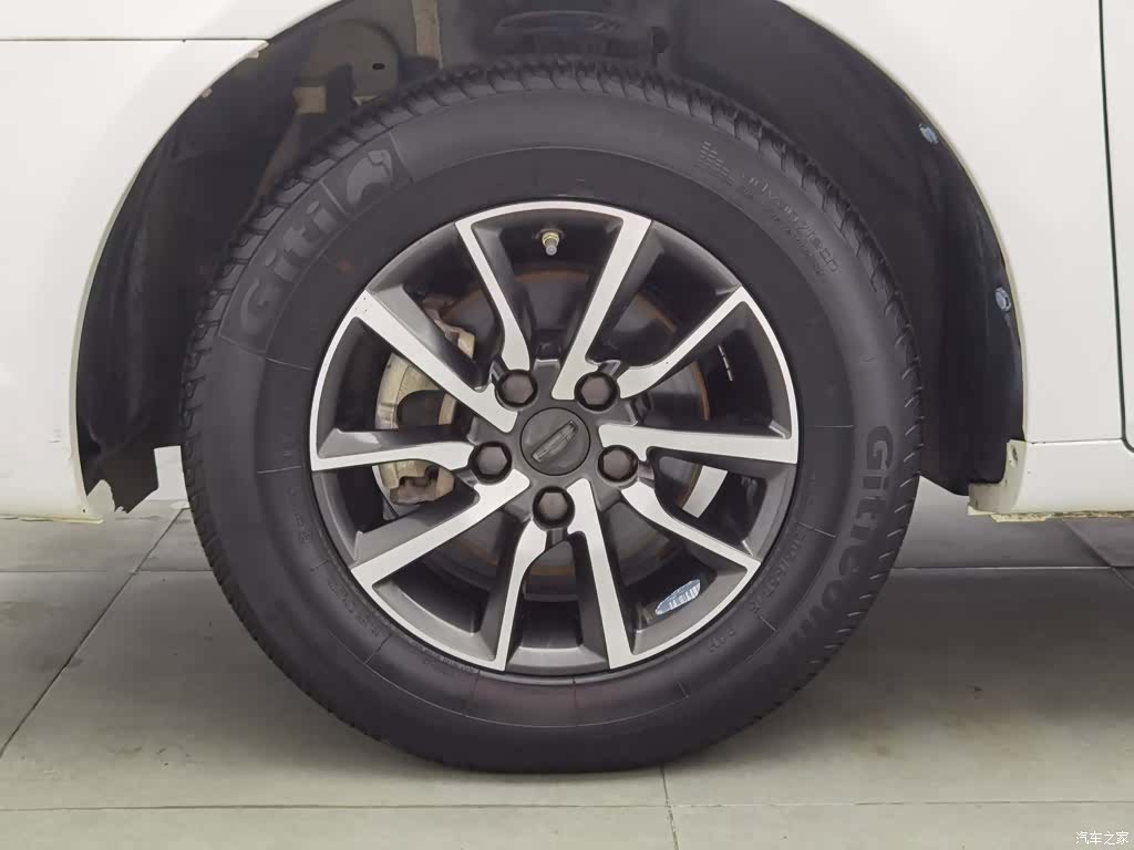 Geely Emgrand, 2019 17