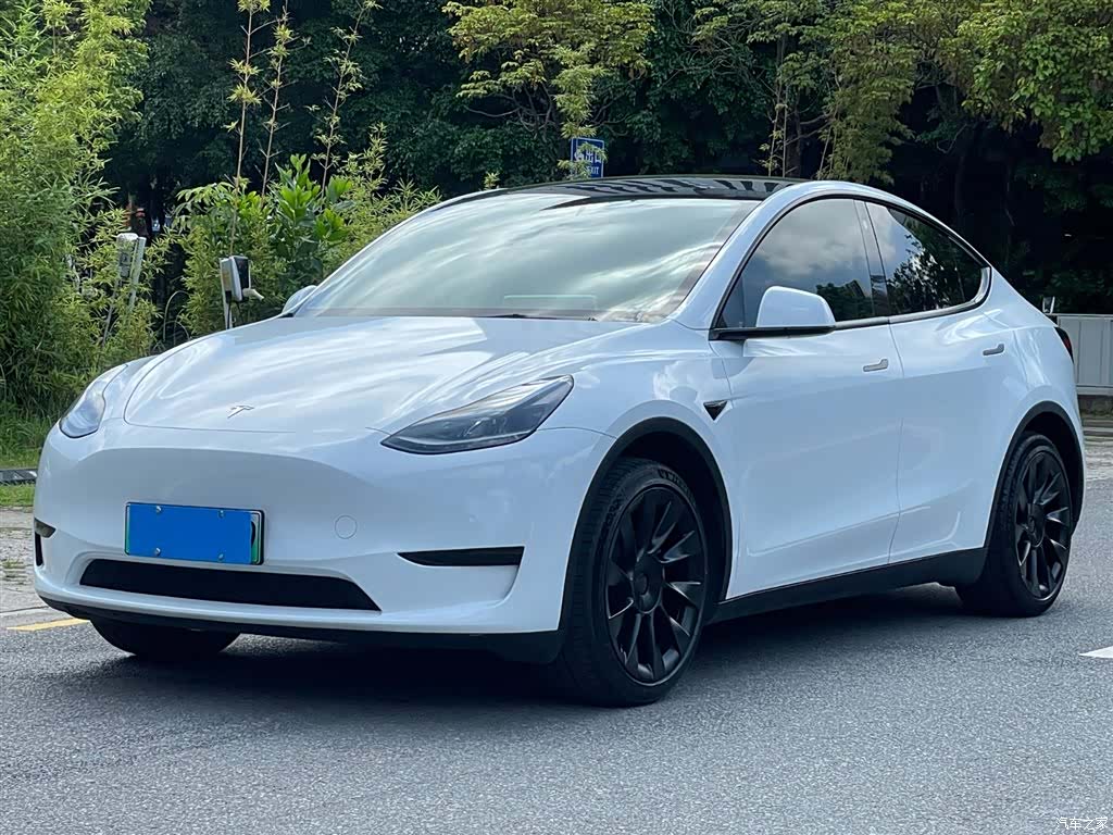 Tesla Model Y, 2023 1