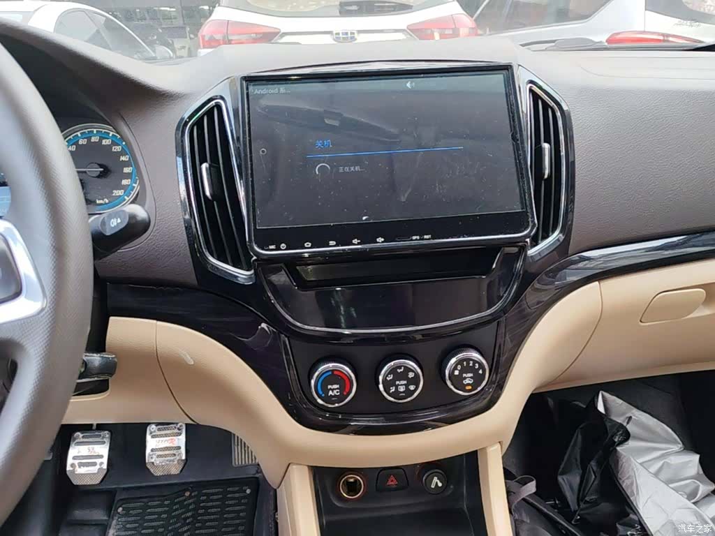 Wuling 730, 2015 13