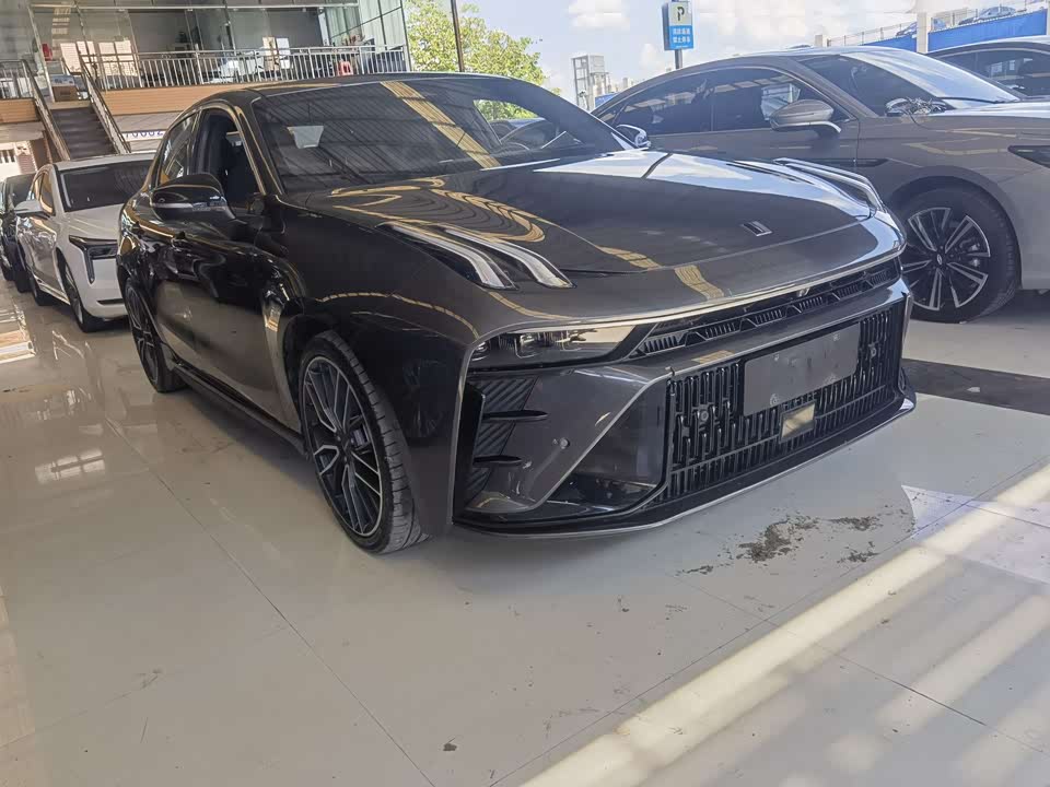 Lynk & Co 03
