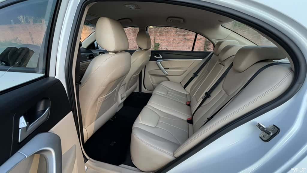 Geely Emgrand, 2017 10