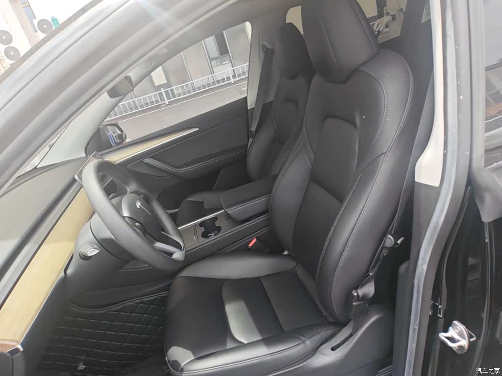 Tesla Model Y, 2022 15
