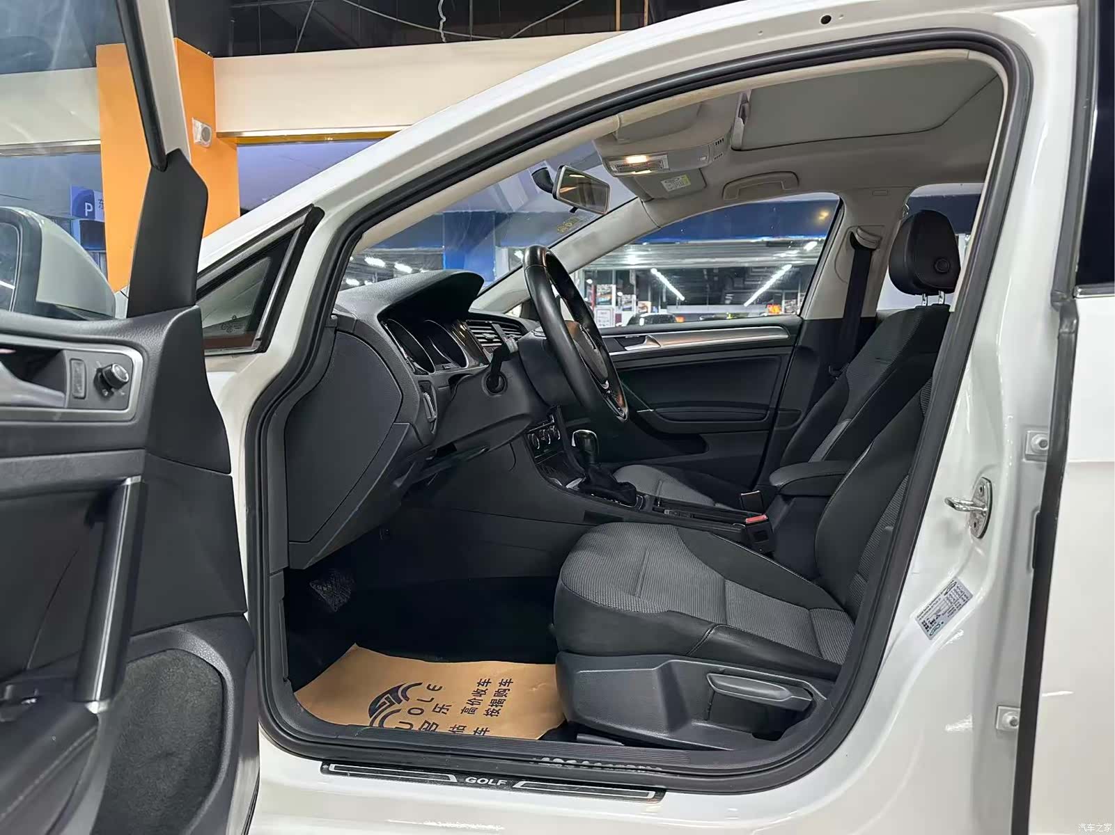 Volkswagen Golf, 2018 все фото