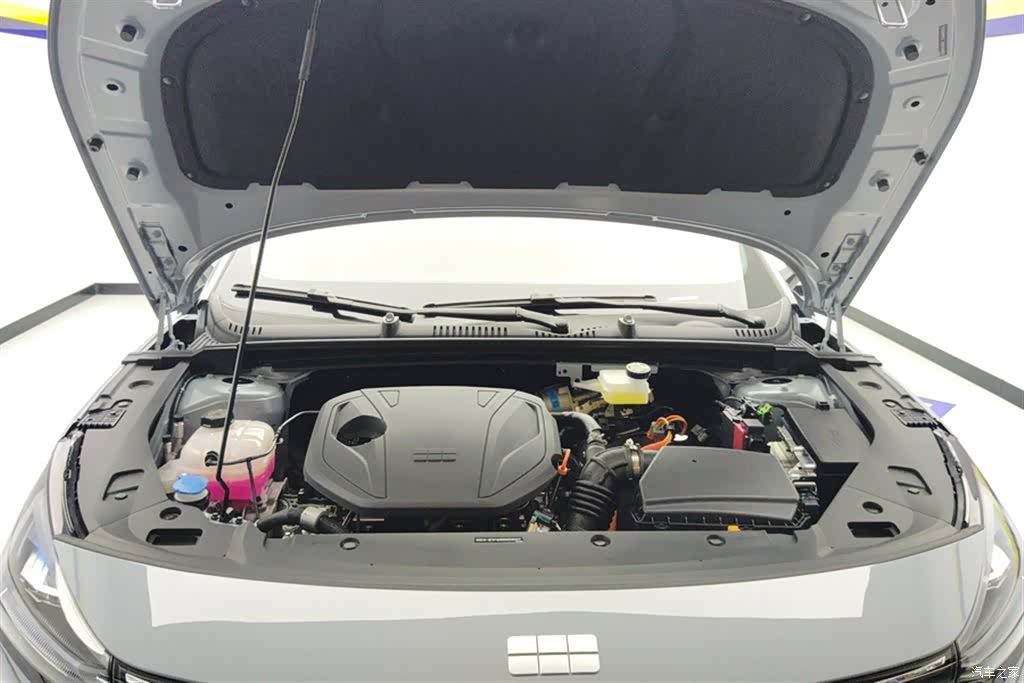 Geely Galaxy L6, 2025 10