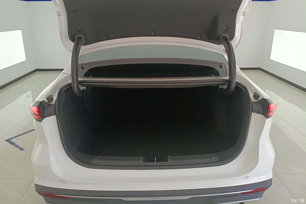 Geely Galaxy L6, 2024 4