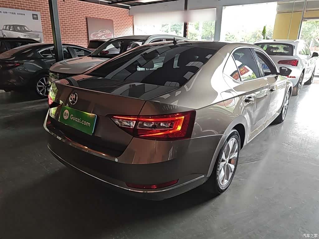 Skoda Superb, 2019 7