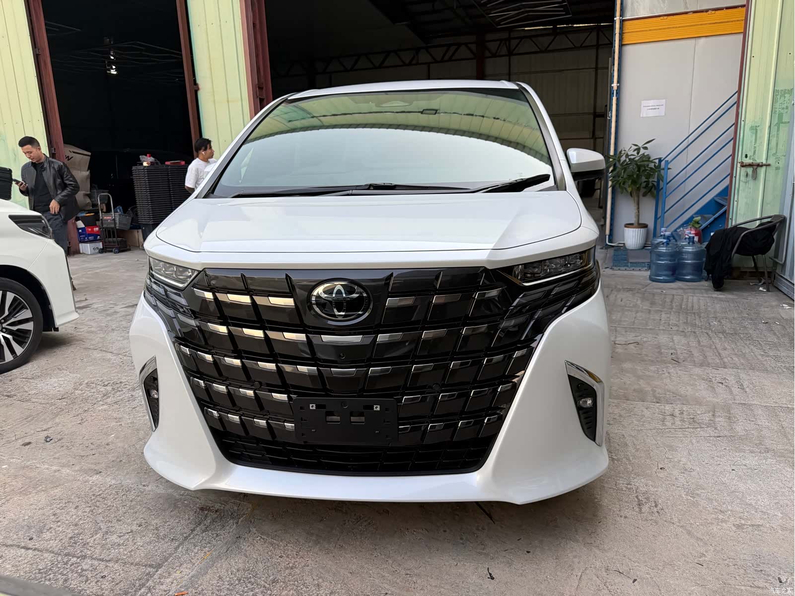 Toyota Alphard, 1900 1