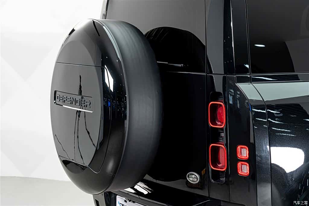 Land Rover Defender, 2024 8
