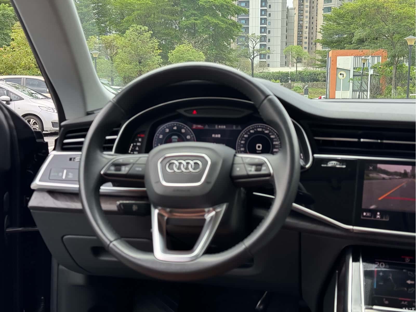 Audi Q8, 2020 9