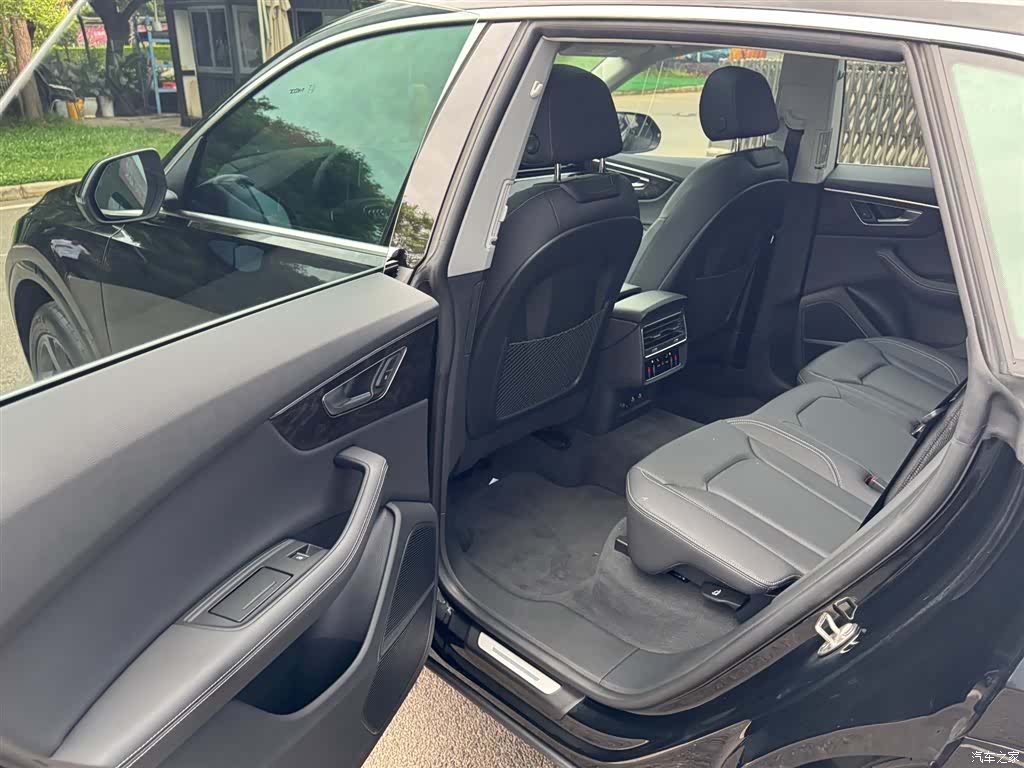 Audi Q8, 2025 24