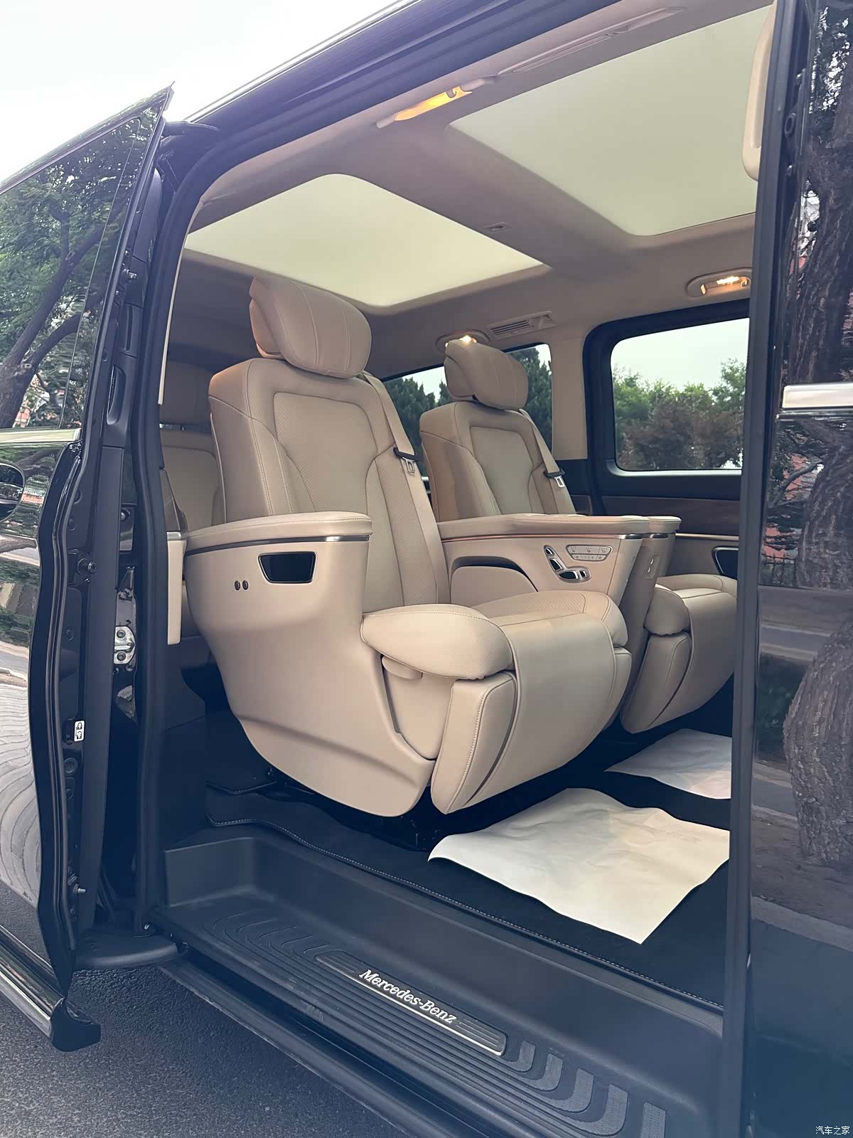 Mercedes-Benz V-Class, 2022 13