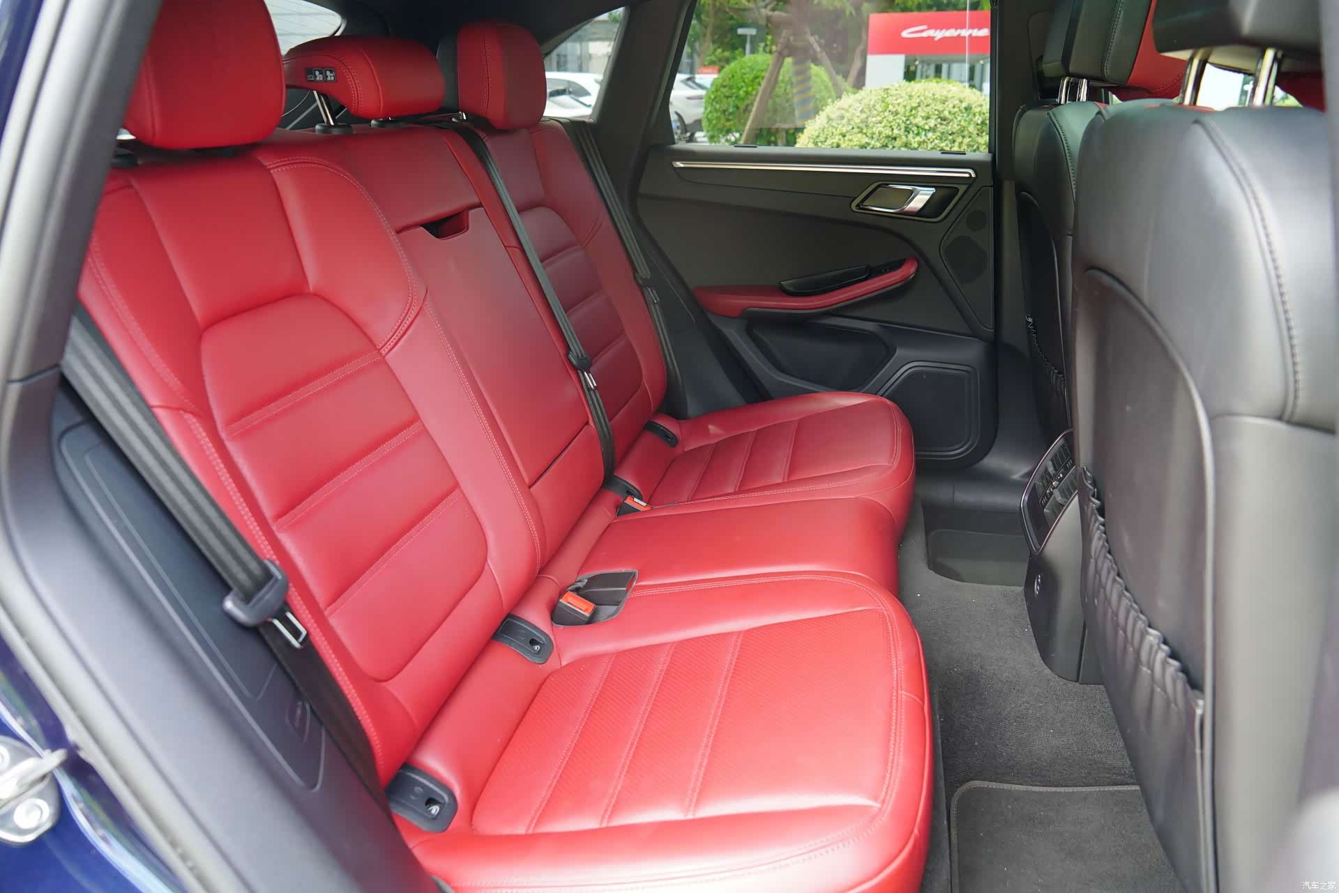 Porsche Macan, 2023 все фото