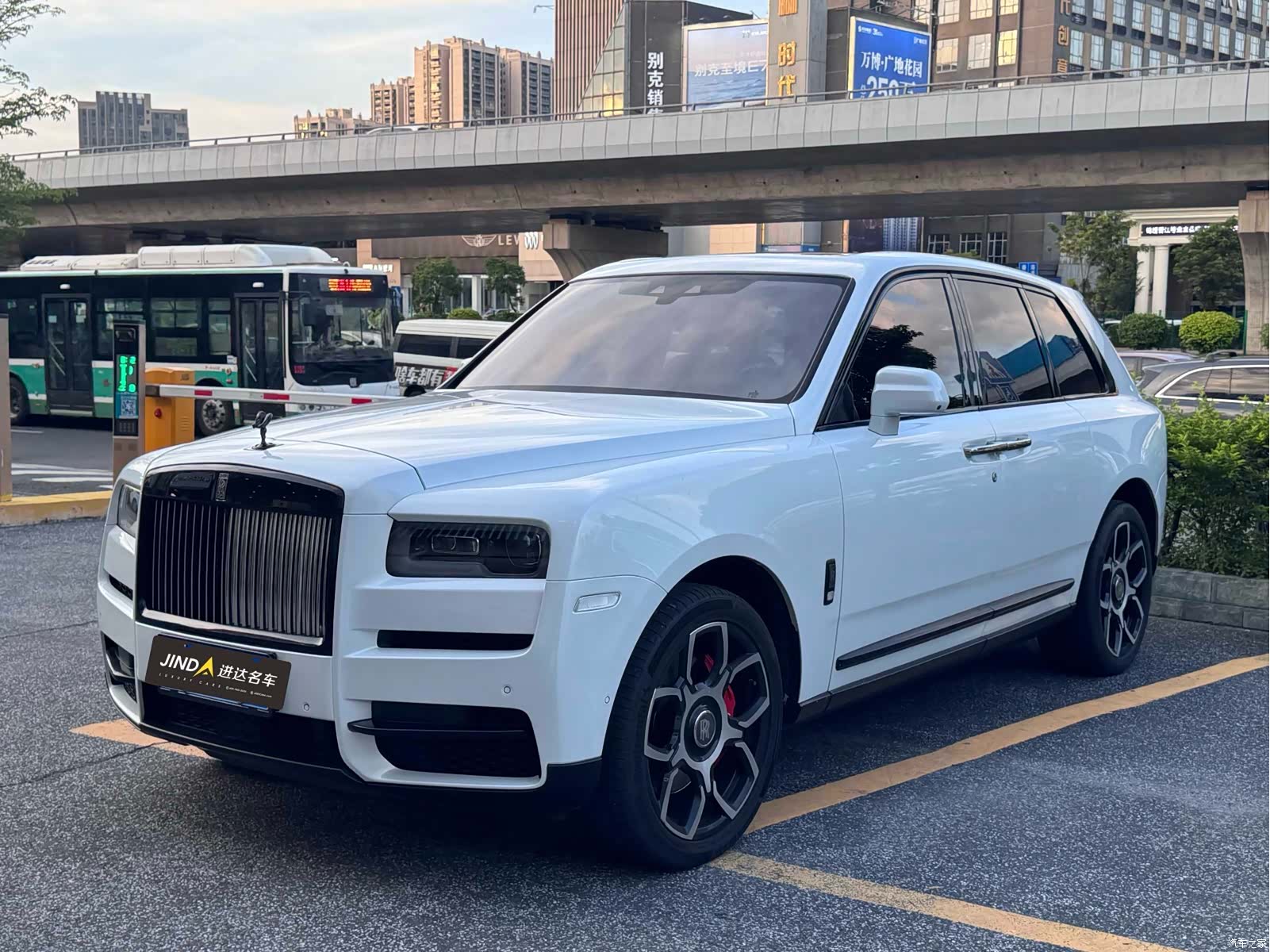 Rolls-Royce Cullinan, 2020 4