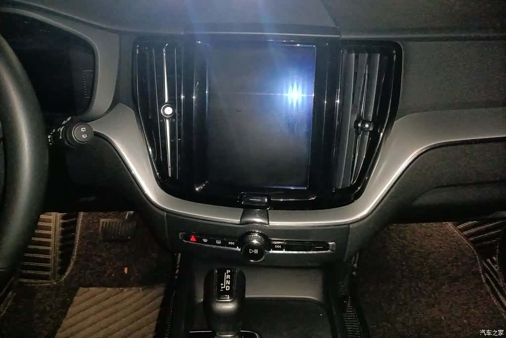 Volvo XC60, 2018 13