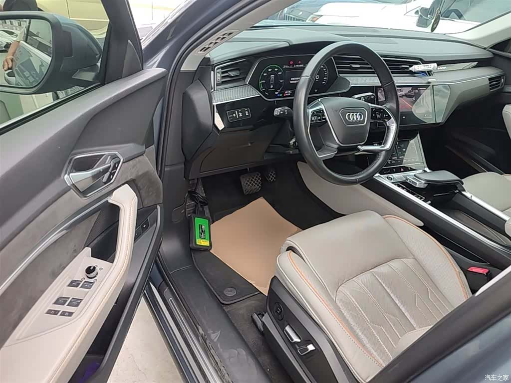 Audi e-tron, 2021 15