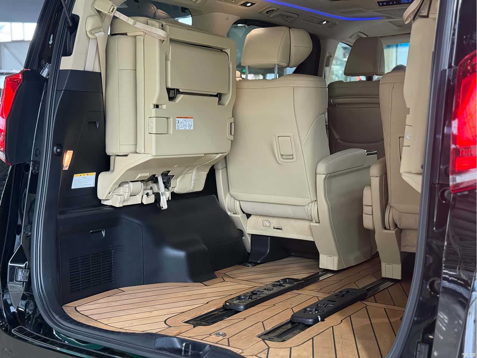 Toyota Alphard, 2019 22