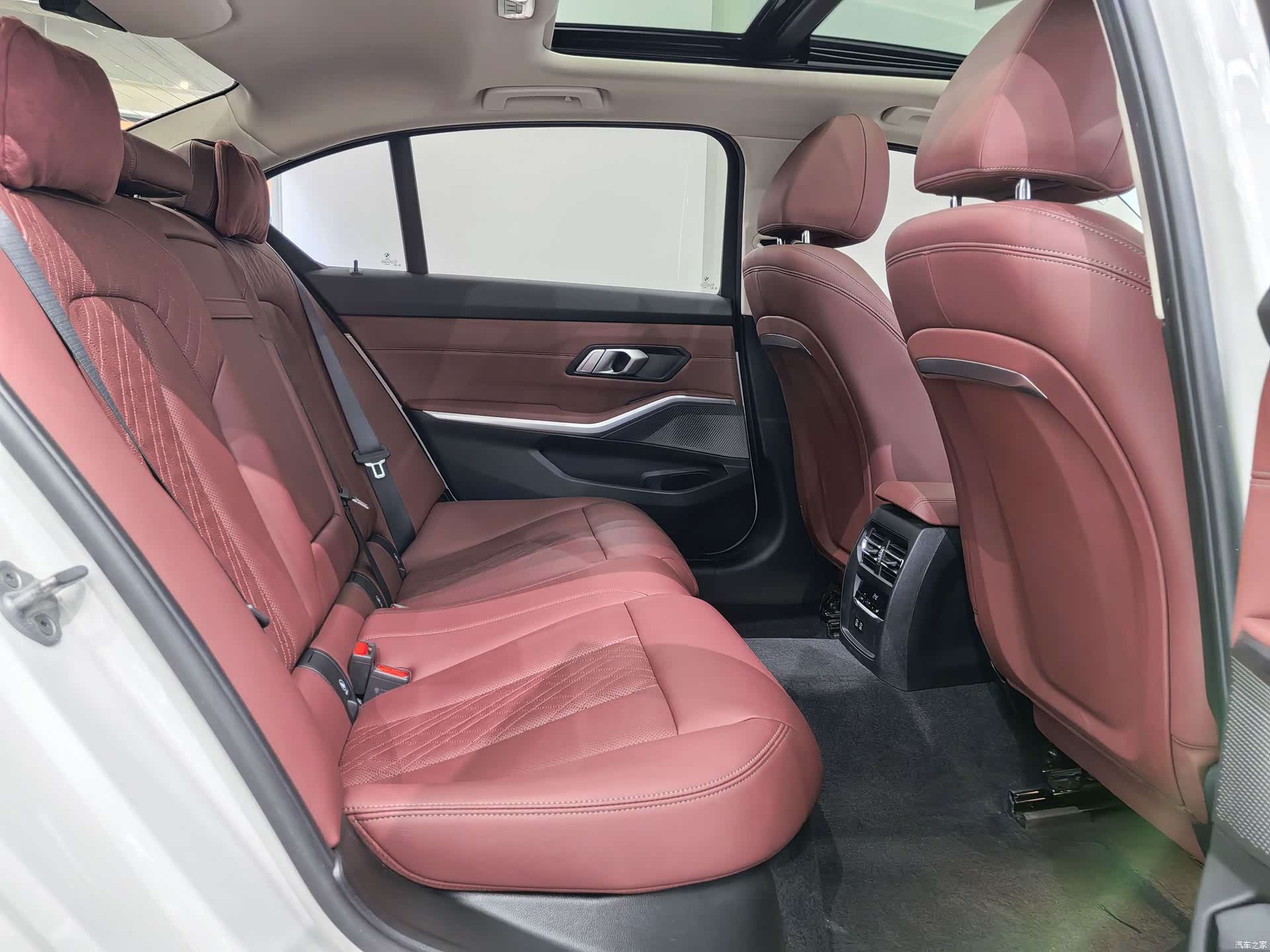 BMW 3 Series, 2024 10