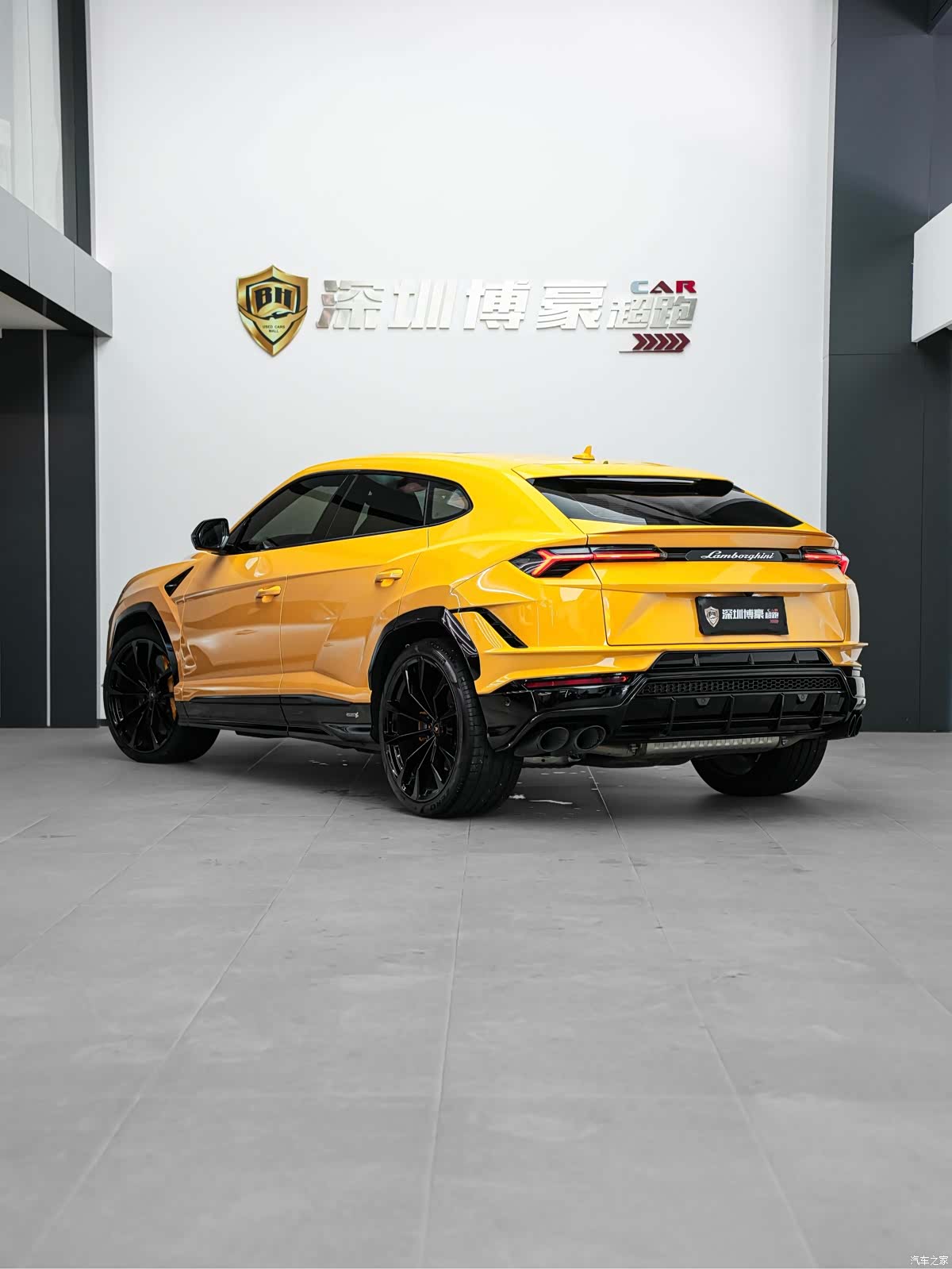 Lamborghini Urus, 2023 9