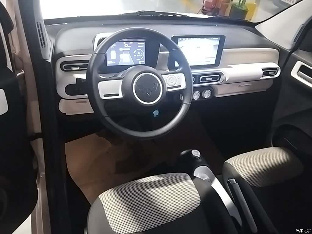 Wuling MINIEV, 2025 10