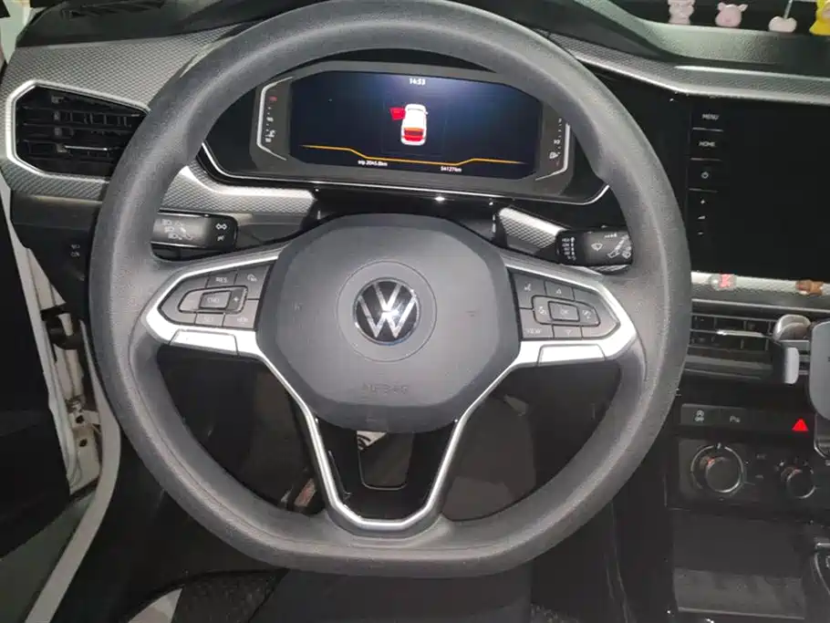 Volkswagen Exploring the shadow