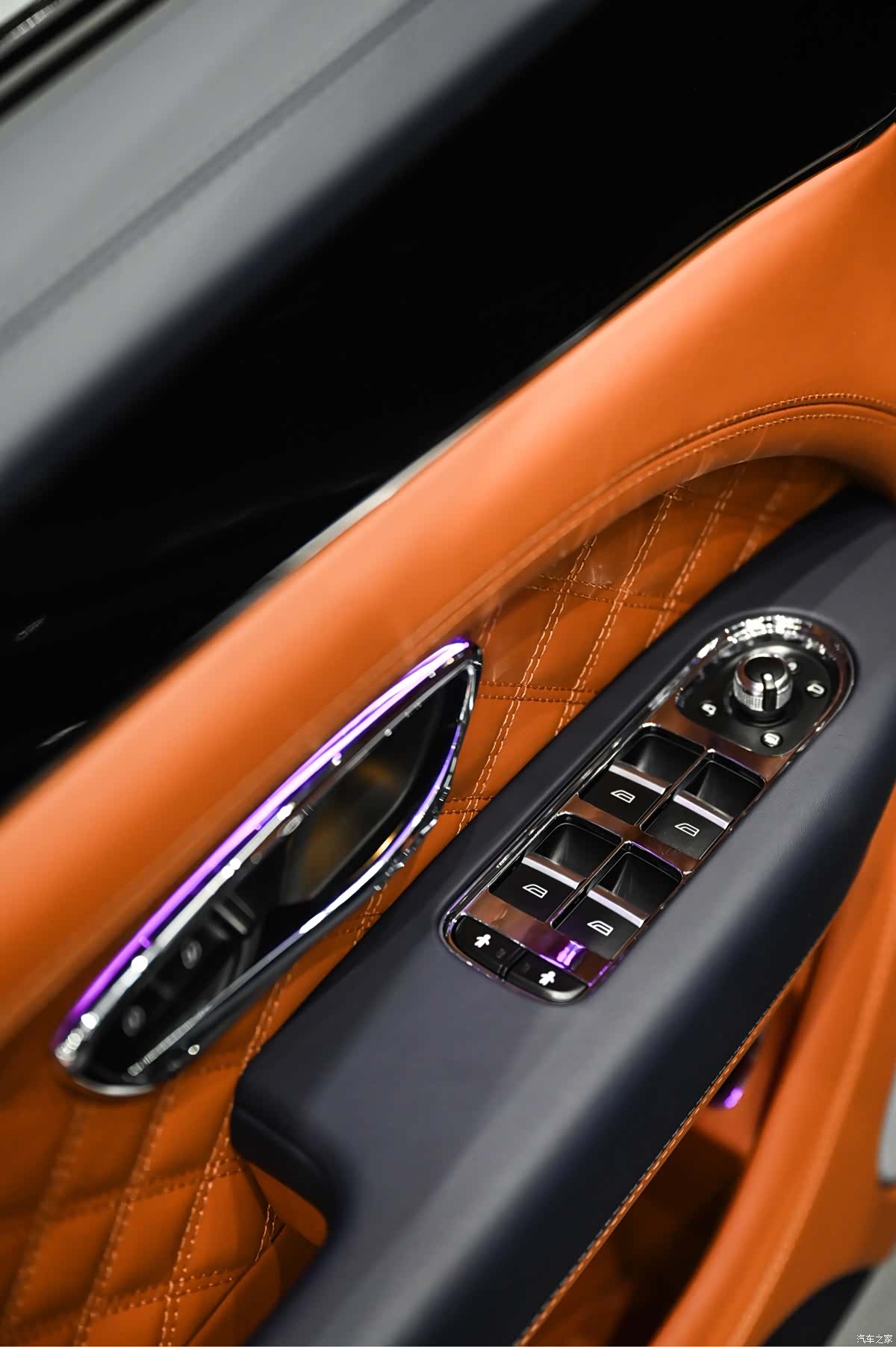 Bentley Bentayga, 2021 10