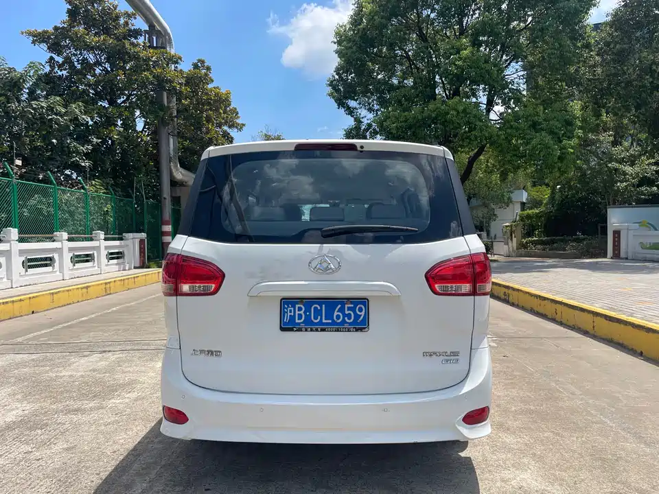 MAXUS Chase G10