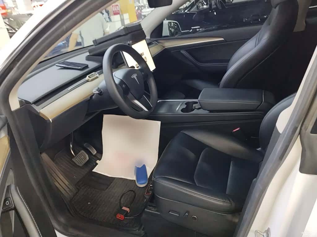 Tesla Model Y, 2022 15