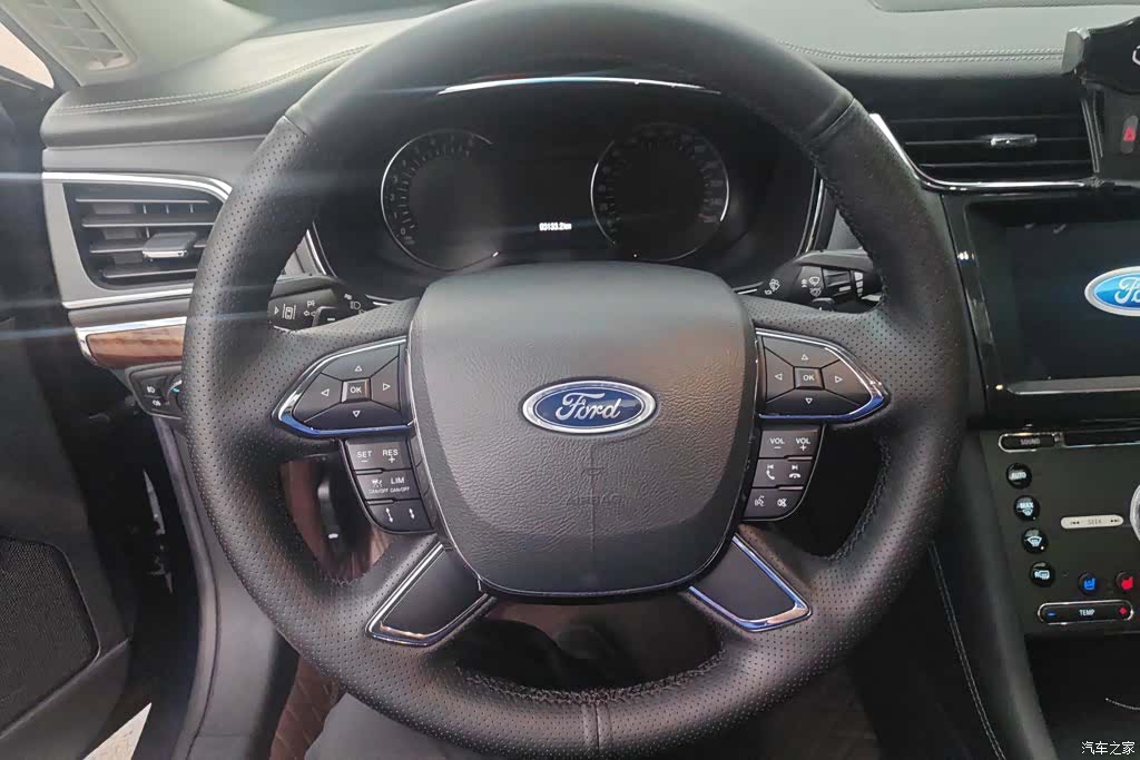 Ford Taurus, 2016 15