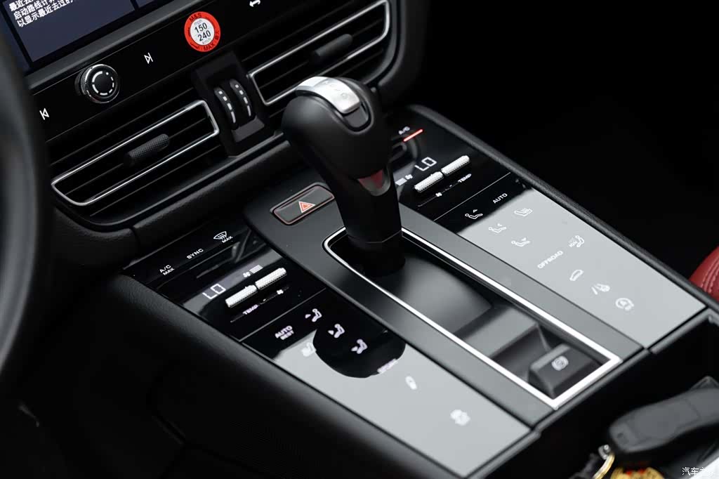 Porsche Macan, 2024 13
