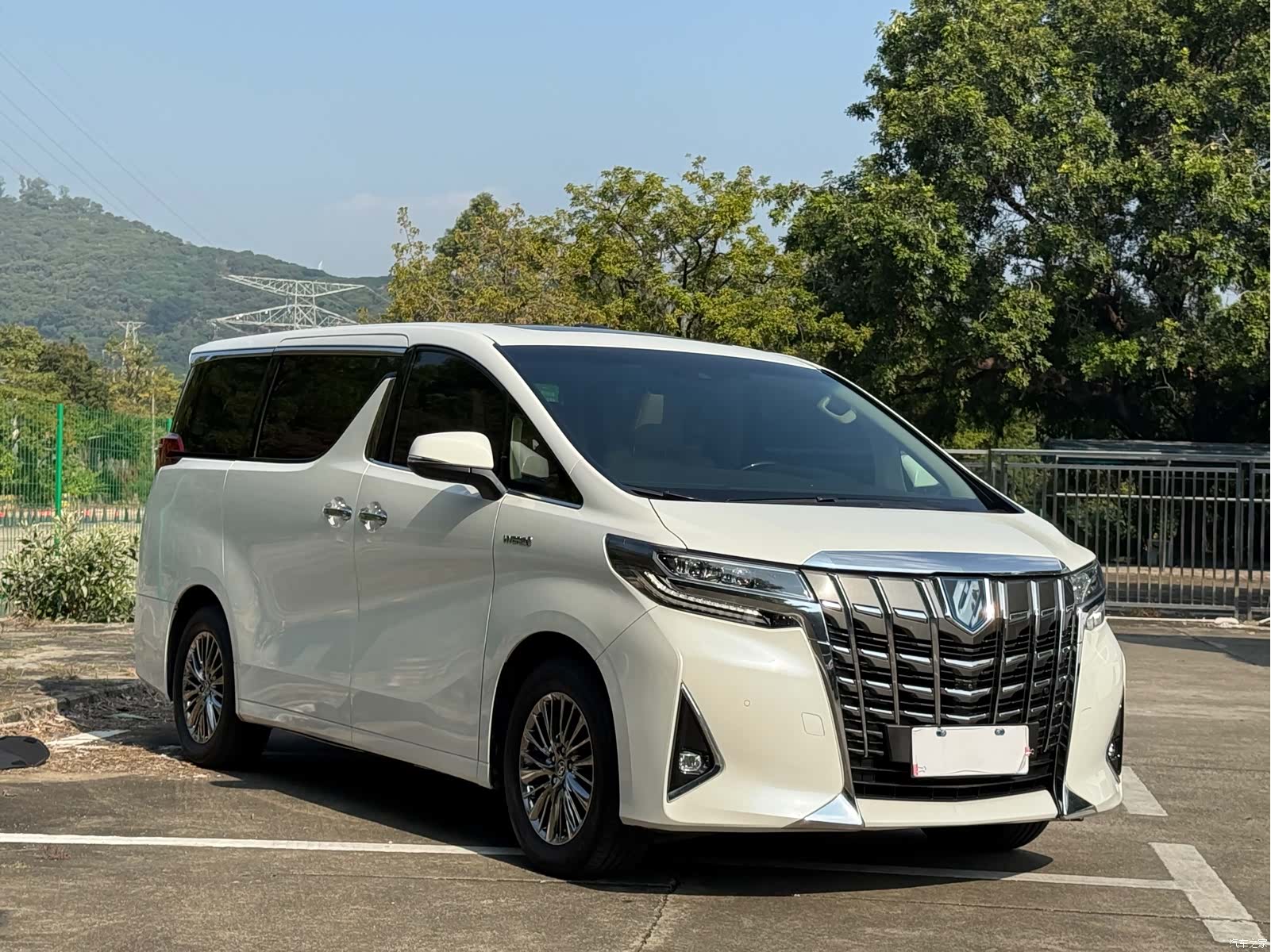 Toyota Alphard, 2021 3