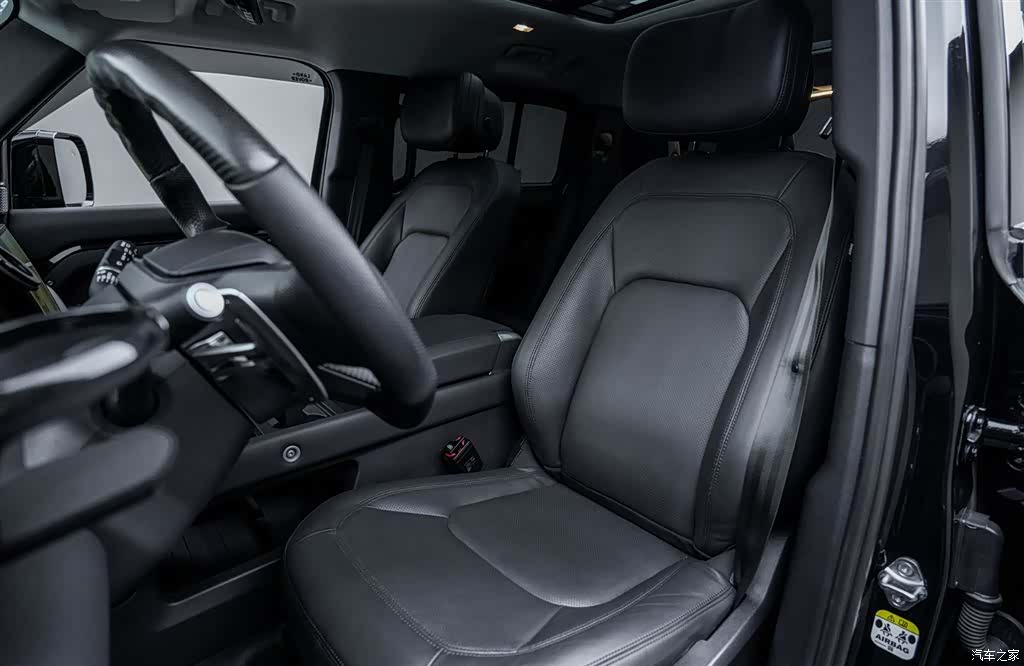 Land Rover Defender, 2023 12