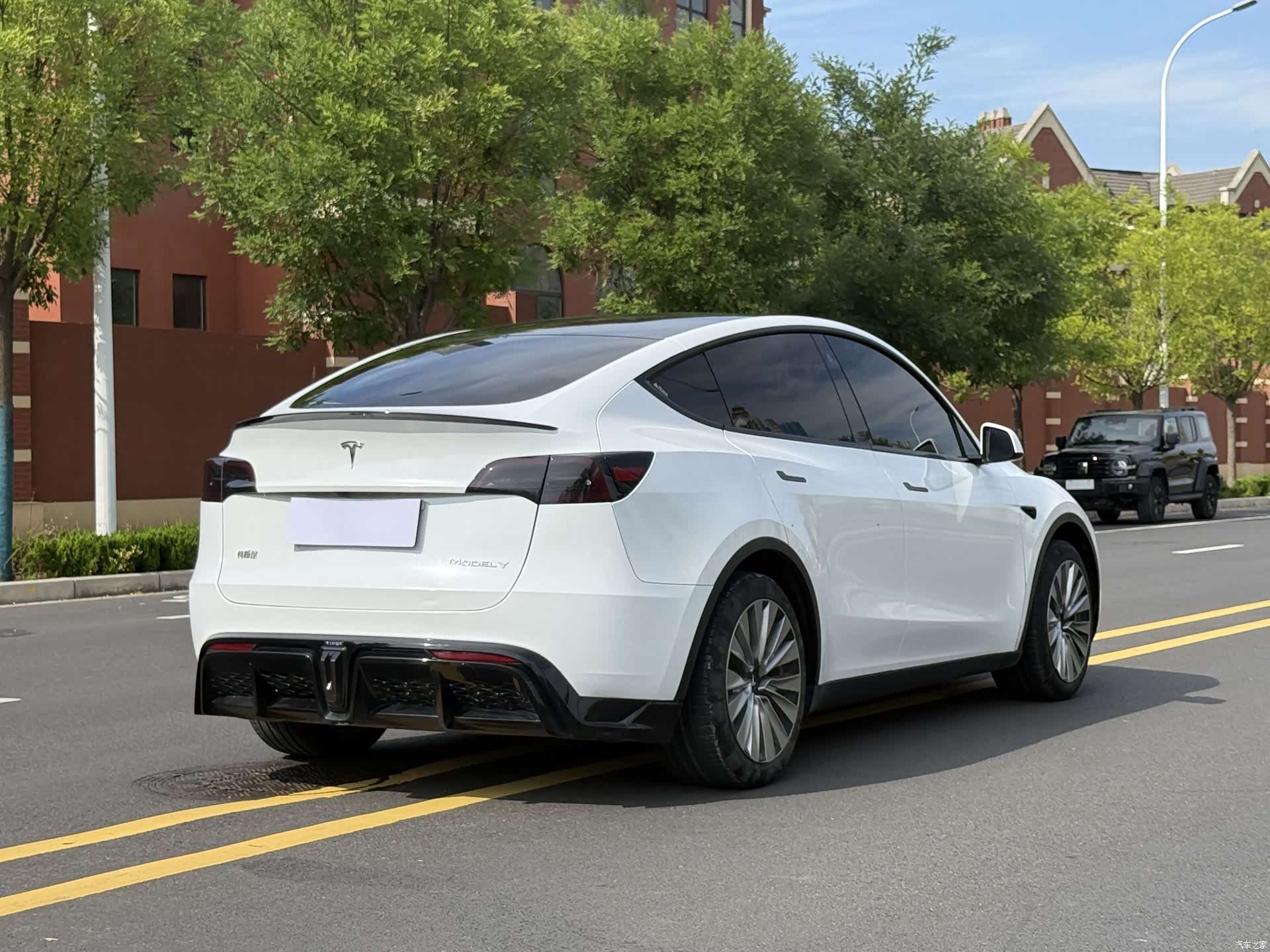 Tesla Model Y, 2023 7