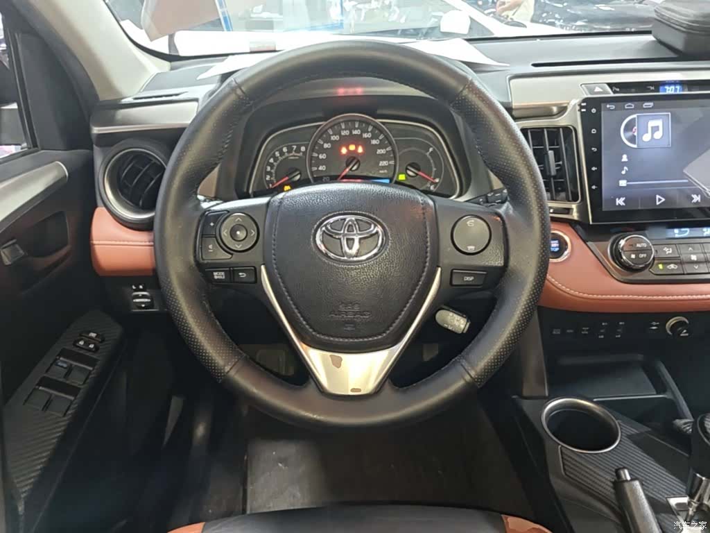 Toyota RAV4, 2016 11