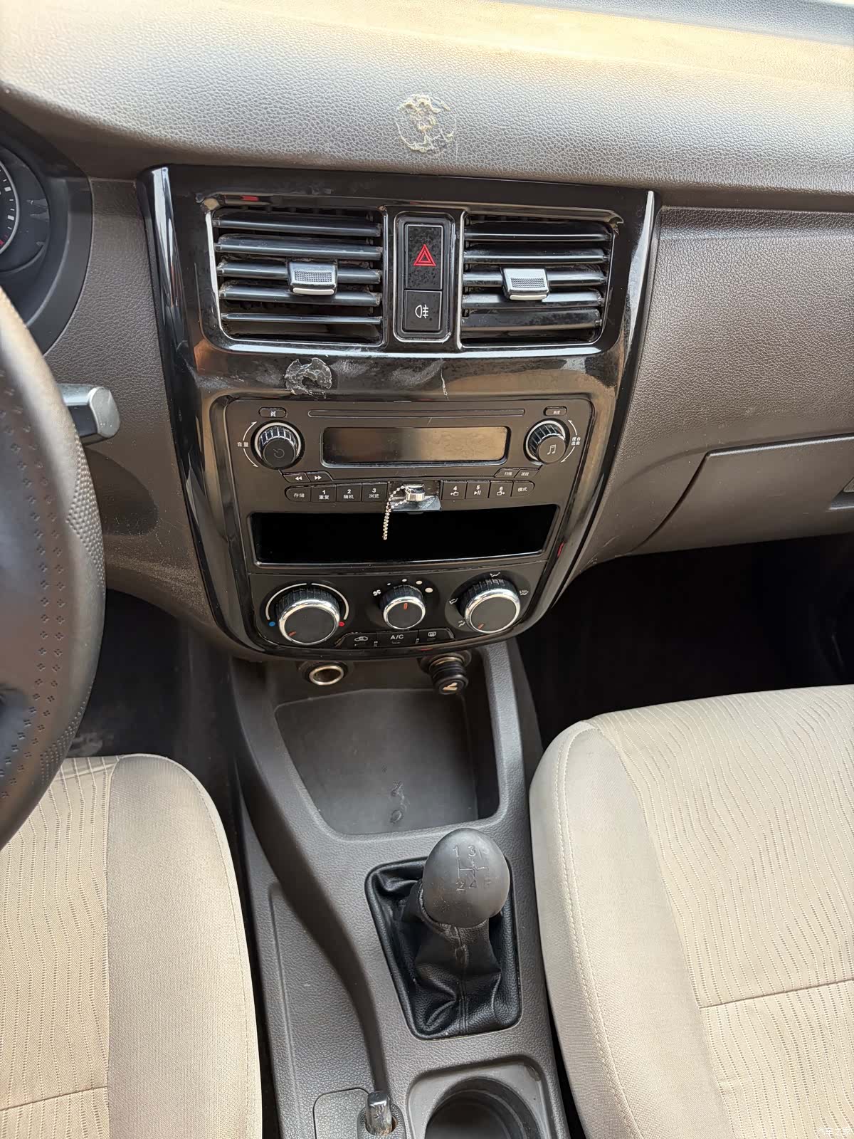 Wuling V, 2017 18