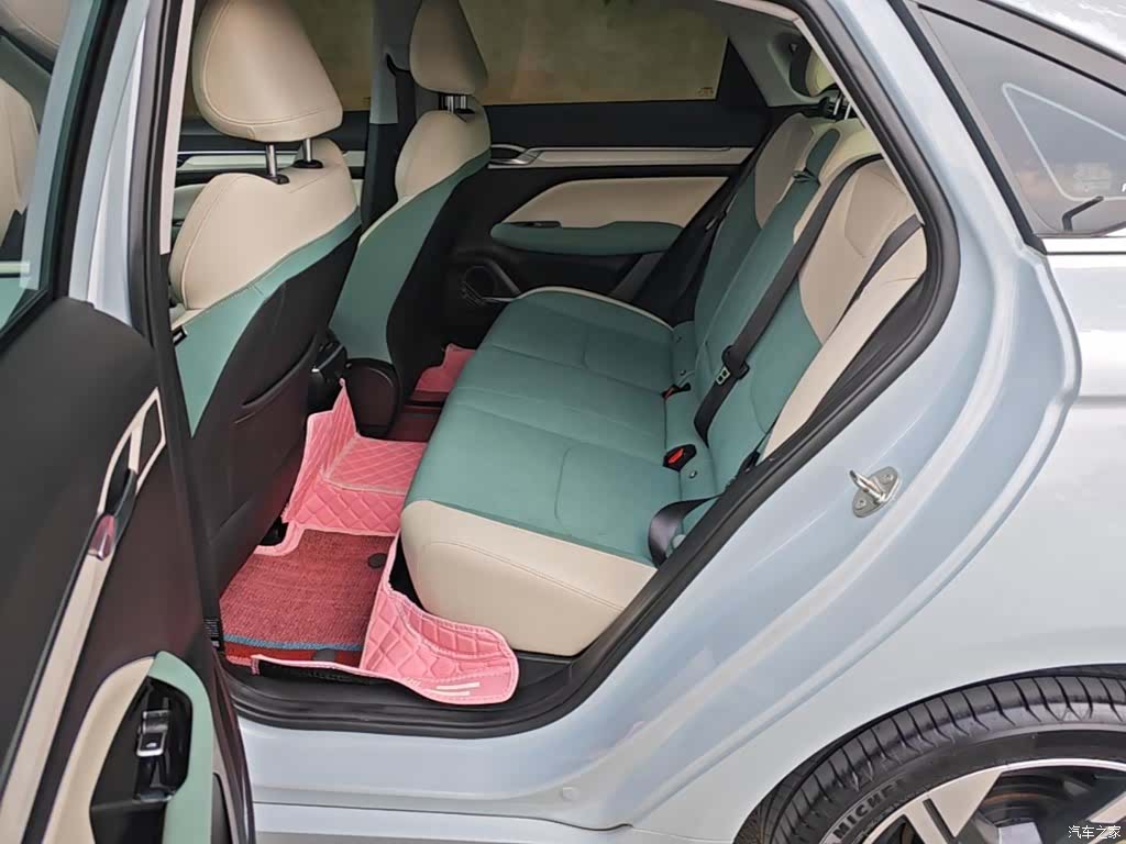 Geely Emgrand, 2022 17