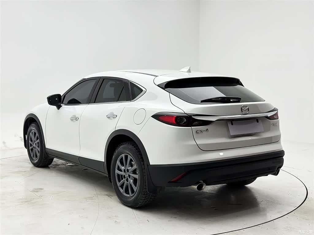 Mazda CX-4, 2023 4